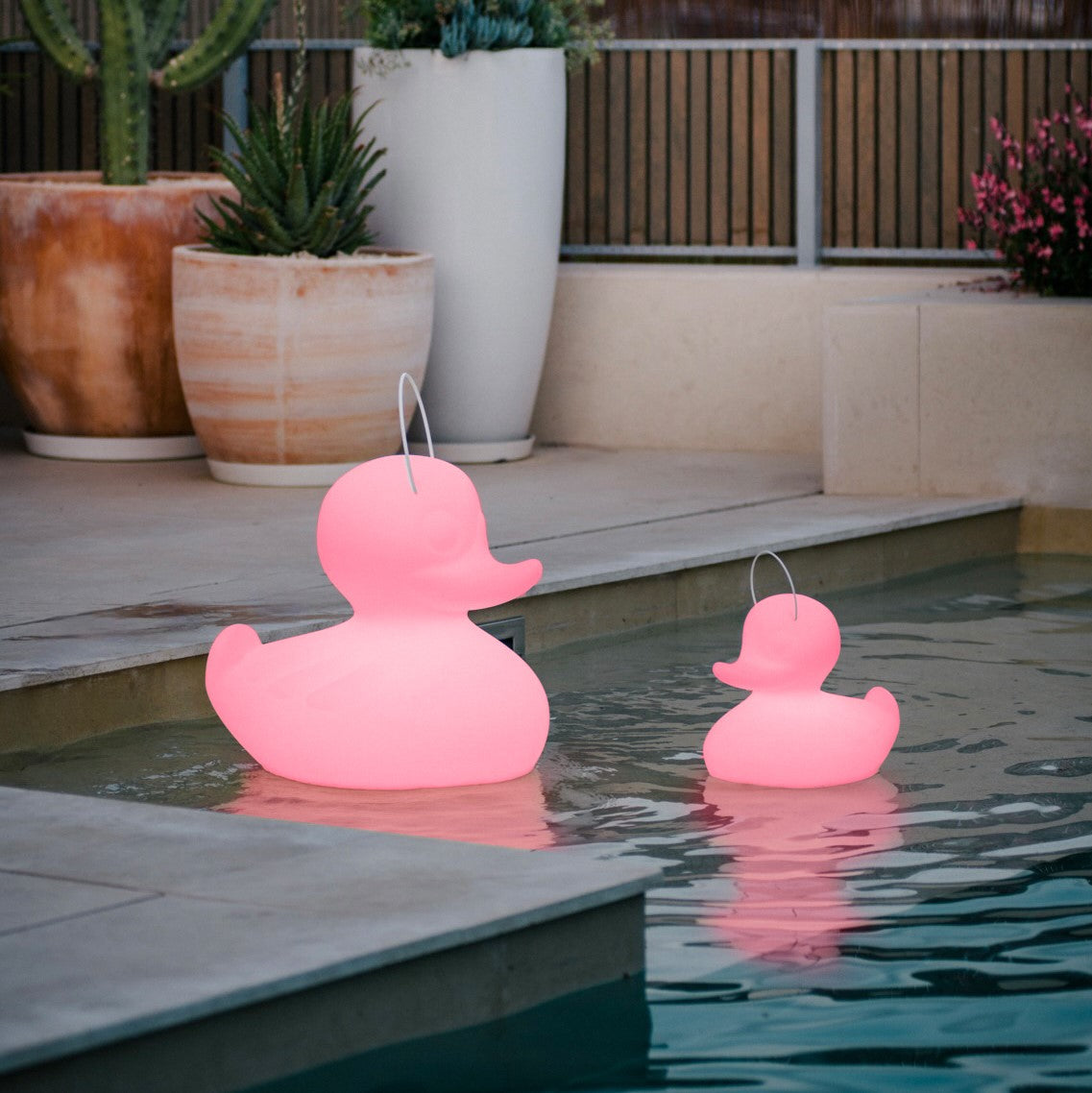 DUCK-DUCK lamp XL Schwimmleuchte - 51cm in PINK von Goodnight light