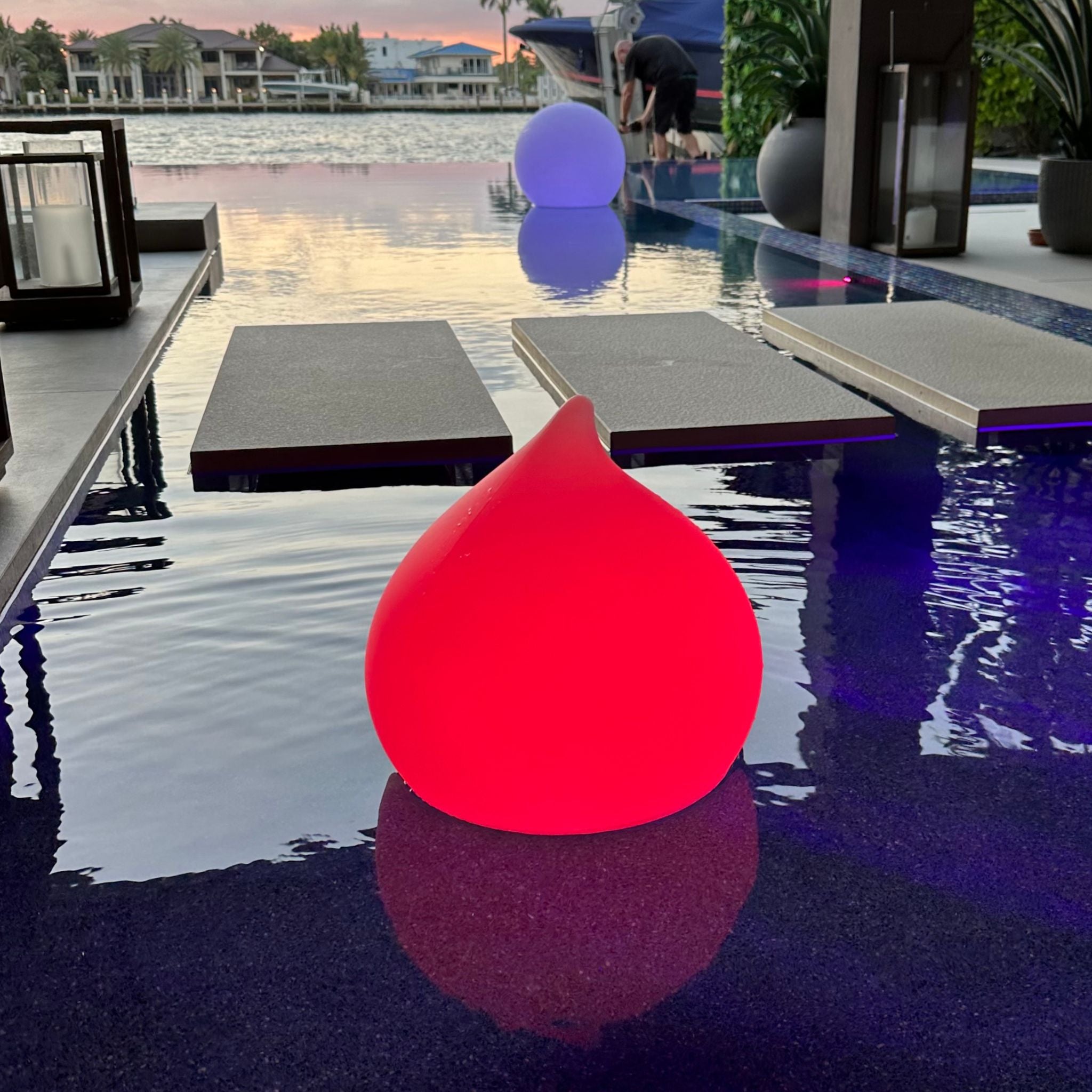 DEW -kabellose, schwimmfähige Designleuchte von Smart and Green