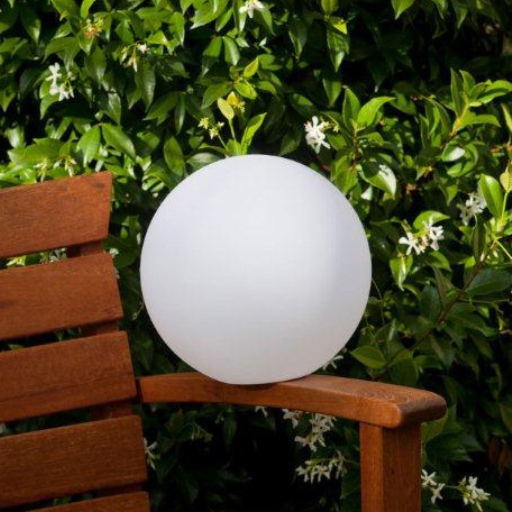 PEARL kabellose Outdoor-Lichtkugel Ø 25cm, schwimmfähig von Smart and Green